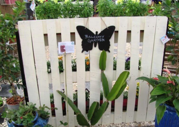  Wood Pallet Fence