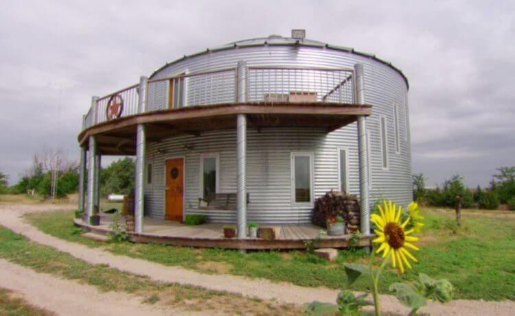 15 Anti-Mainstream Living Space Design From Grain Bin House