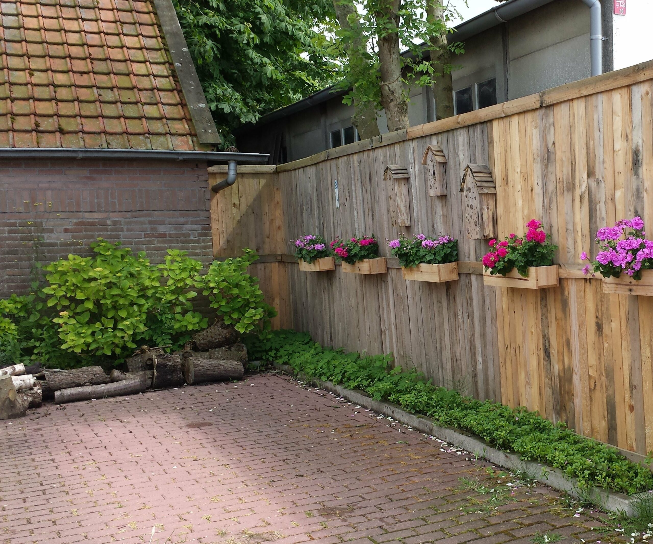 Pallet Fence with Flower Boxes