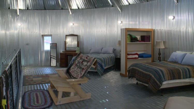15 Grain Bin House as Anti-Mainstream Living Space Design