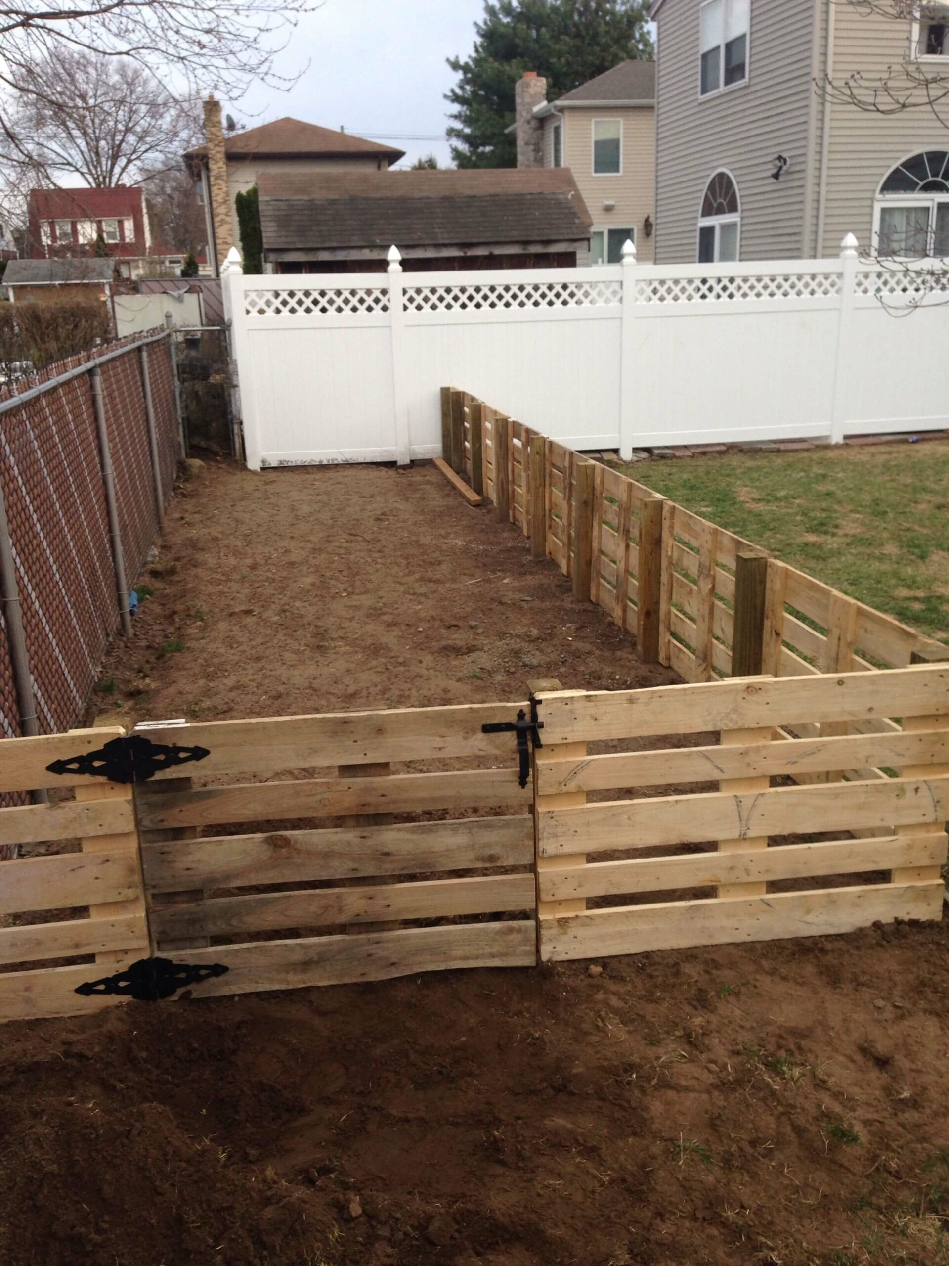 Low Pallet Dog Fence