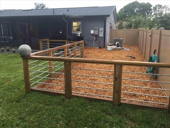 Wood Dog Fence with Metal Rods